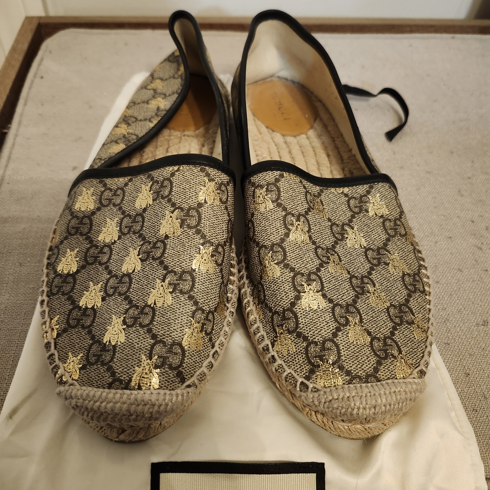 Gucci Women's Espadrilles in Gold and Tan